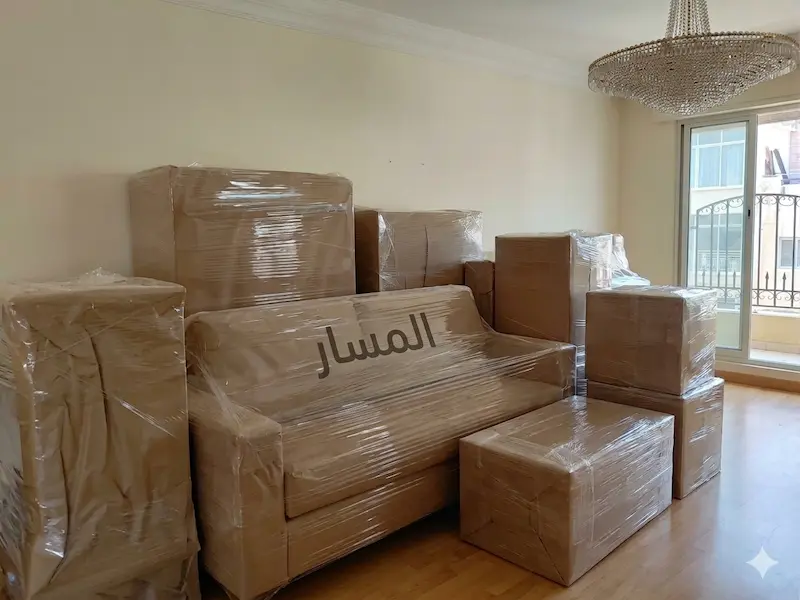 مراحل تغليف وتنزيل اثاث احترافية من طوابق عليا في عمان